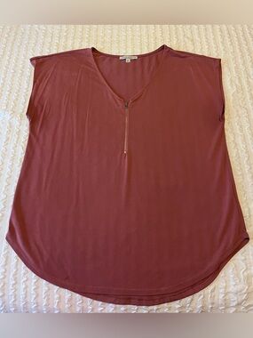 Womens Zip-Front Cap Sleeve Top in Dusty Rose
